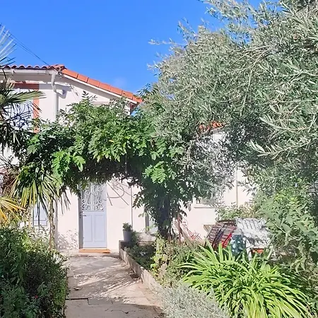 Avec Jardin A 10 Mn A Pied Du Centre *